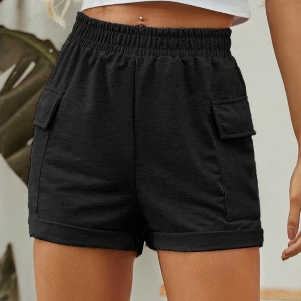 Track shorts with double pocket at elastic waist